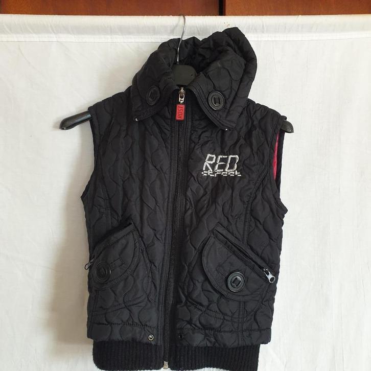 Stoere zwarte bodywarmer, roze voering. Mt 134 Merk Rost, Kinderen en Baby's, Kinderkleding | Maat 134, Zo goed als nieuw, Meisje