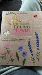 The handstitched flower garden, Ophalen of Verzenden, Zo goed als nieuw