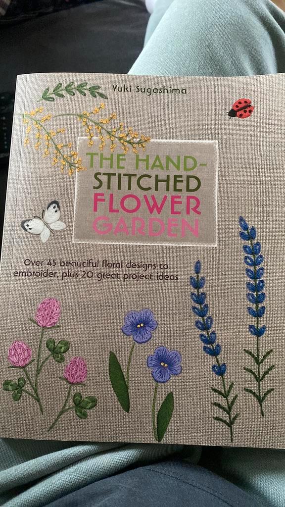 The handstitched flower garden, Boeken, Hobby en Vrije tijd, Zo goed als nieuw, Ophalen of Verzenden