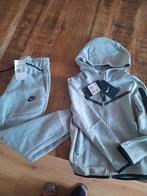 Nike Tech Pack Trainingspak Grijs Maat XS (122) Nieuw, Ophalen of Verzenden, Nieuw