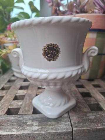 Delfts Wit vintage bloempot bakje  beschikbaar voor biedingen