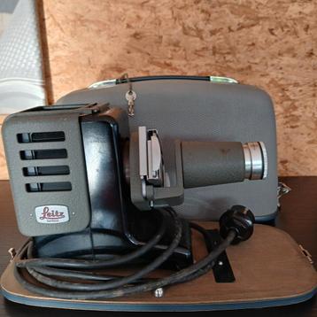 Vintage Leitz Projector met Koffer beschikbaar voor biedingen