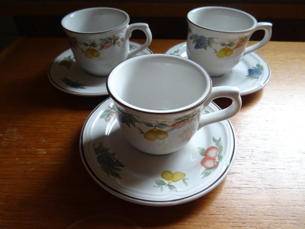 3 kop en schotels Vitromaster, Ophalen of Verzenden, Zo goed als nieuw, Overige stijlen, Kop(pen) en/of Schotel(s)