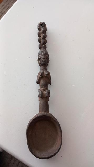Luba Congo ? Afrikaanse houten lepel met figuur beschikbaar voor biedingen