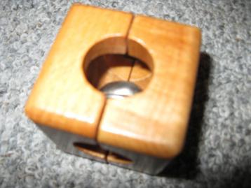 Houten rammelaar met belletje, jaren 60. beschikbaar voor biedingen