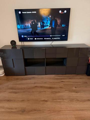 Gratis mooi donkergrijs 3D dressoir beschikbaar voor biedingen