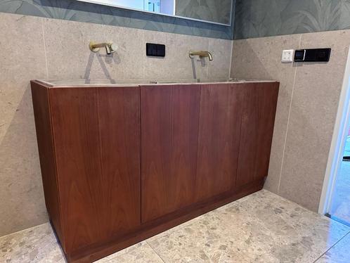 Badkmermeubel, marmer met travertin look en houten deuren, Huis en Inrichting, Badkamer | Badkamermeubels, Gebruikt, Wasbak of Wastafel