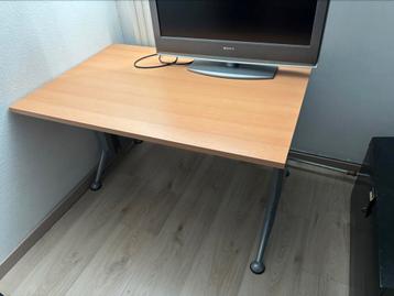 Bureautafel met burokast