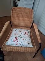 Hand gewoven rotan stoel voor binnen., Huis en Inrichting, Stoelen, Ophalen, Zo goed als nieuw, Bruin, Eén