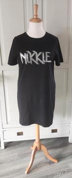 NIKKIE zwart t-shirt jurk maat 38, Kleding | Dames, Jurken, Maat 38/40 (M), Zwart, Ophalen of Verzenden, Nikkie