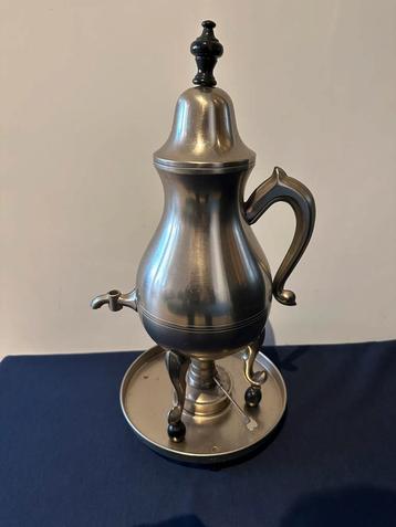 Tinnen koffie kan met oliebrander en plaat beschikbaar voor biedingen