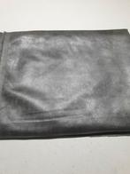 Suede grijs (136), Hobby en Vrije tijd, Stoffen en Lappen, 120 cm of meer, Nieuw, Ophalen of Verzenden, Grijs