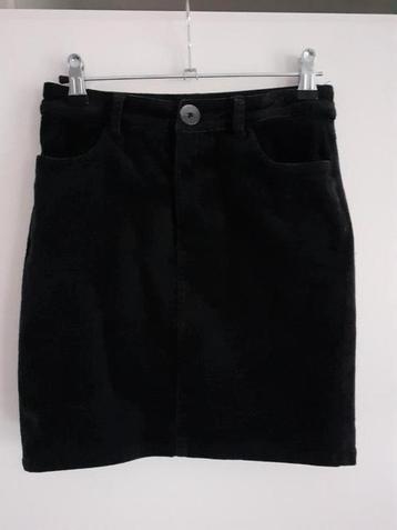 Zwart ribrokje van Pieces, maat XS. Nieuw! beschikbaar voor biedingen