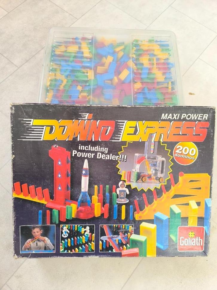 Ruim 2.300 Dominosteentjes + leuke toebehoren, Kinderen en Baby's, Speelgoed | Bouwstenen, Gebruikt, Overige merken, Ophalen