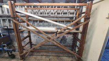 Houten steiger beschikbaar voor biedingen