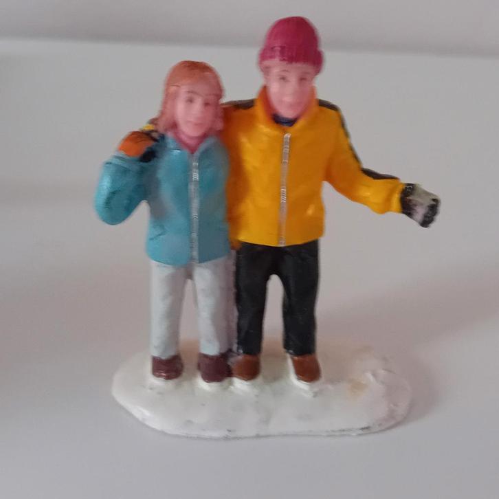 Lemax ski stelletje, Lemax figuur Kerstdorp, Diversen, Kerst, Nieuw, Ophalen of Verzenden