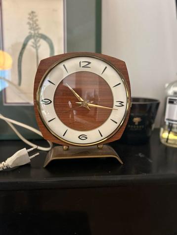 Vintage Nufa 50's Tafelklok beschikbaar voor biedingen