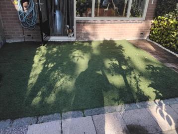 gratis  kunstgras van voetbalveld 300x400 meter beschikbaar voor biedingen