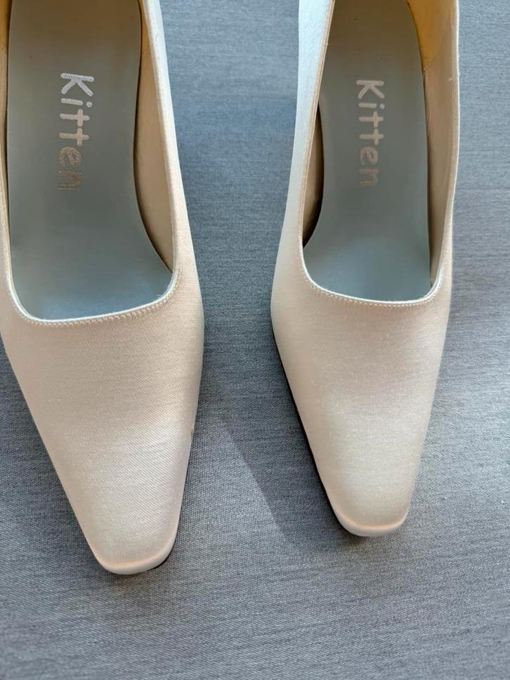 Elegante Kitten Pumps Maat 37, Kleding | Dames, Trouwkleding en Trouwaccessoires, Nieuw, Schoenen, Wit, Ophalen of Verzenden