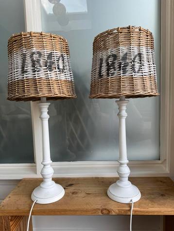 Schemerlampen met rieten kap beschikbaar voor biedingen