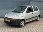 Chevrolet Matiz 0.8 2005 Grijs, Auto's, Voorwielaandrijving, Matiz, 17 €/maand, Origineel Nederlands