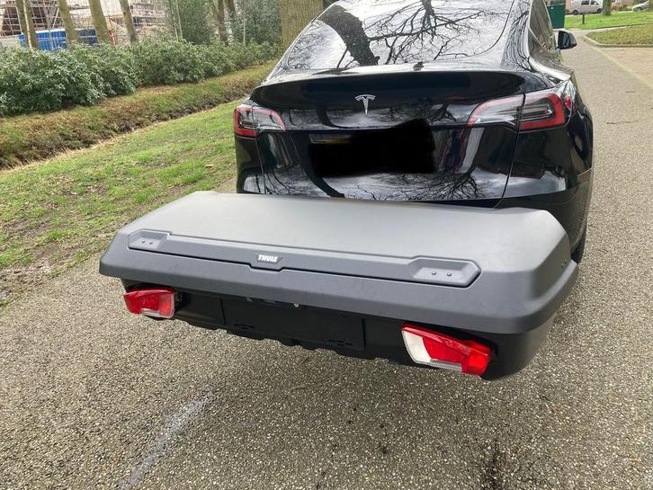 Te huur: trekhaakkoffer Thule Arcos maat L (400L), Auto diversen, Dakkoffers, Ophalen