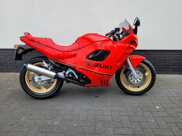 GSX 600 F-Retro project -leuke suzuki-beetje werk beschikbaar voor biedingen
