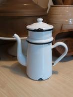 Klein wit emaillen koffiekannetje met filter / koffie kan, Antiek en Kunst, Ophalen of Verzenden
