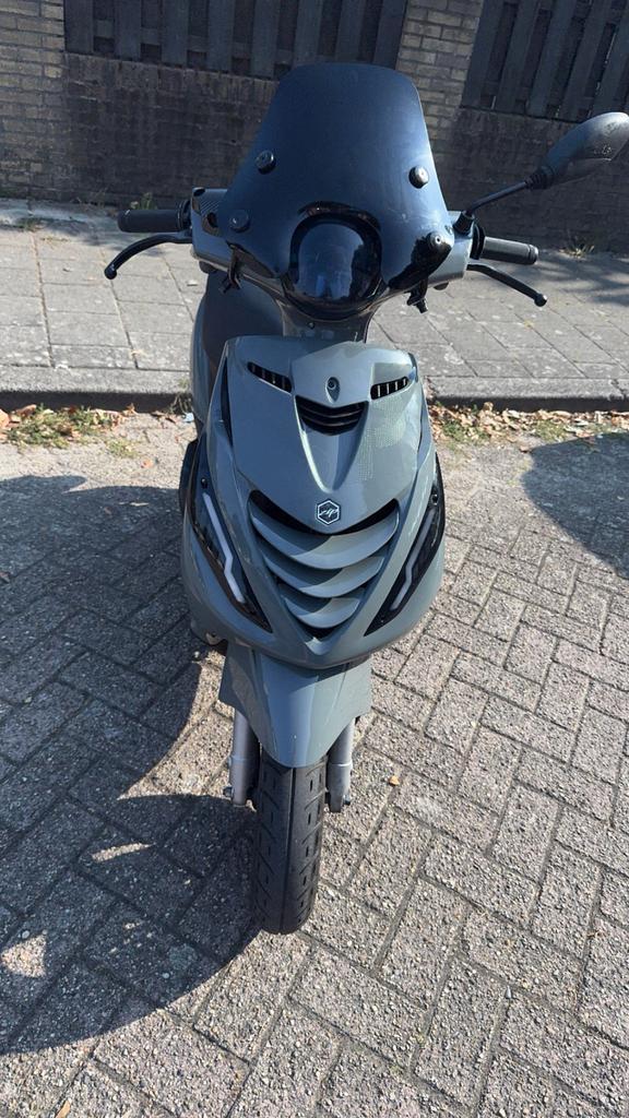 Zip kijk beschijving, Fietsen en Brommers, Scooters | Piaggio, Zo goed als nieuw, Zip, Ophalen of Verzenden