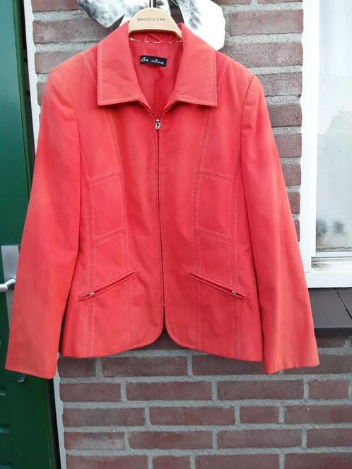 SUEDE LOOK leuk tussentijds jas van BE NICE, M, Kleding | Dames, Jassen | Zomer, Zo goed als nieuw, Maat 38/40 (M), Rood, Verzenden