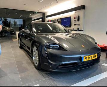 Porsche Taycan 476pk 2021 vulkaangrijs