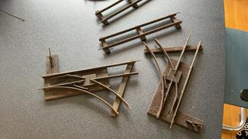 2 Oude wissels, 2 rails recht draaischijf voor spoor.  beschikbaar voor biedingen