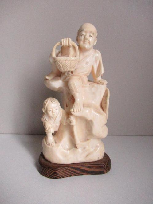 okimono man met zoon rustend netsuke japan, Antiek en Kunst, Kunst | Beelden en Houtsnijwerken, Ophalen of Verzenden