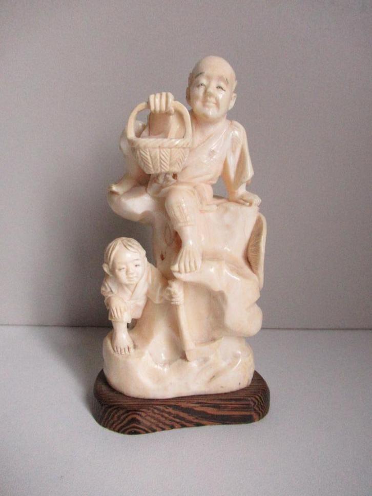 okimono man met zoon rustend netsuke japan, Antiek en Kunst, Kunst | Beelden en Houtsnijwerken, Ophalen of Verzenden