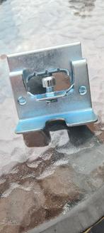 2 klemmen  voor ikea kallax bureau. Zie omschrijving, Ophalen