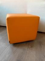 Leren poef (2 rode/ 2 oranje), Minder dan 50 cm, Vierkant, Ophalen of Verzenden, Zo goed als nieuw