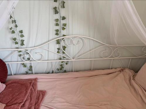 Wit metalen eenpersoons kinderbed (meisje) te koop!, Huis en Inrichting, Slaapkamer | Bedden, Zo goed als nieuw, Eenpersoons, 90 cm