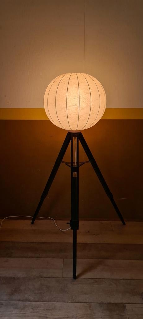 Vintage, design tripod Cocoon vloerlamp, Huis en Inrichting, Lampen | Vloerlampen, Ophalen