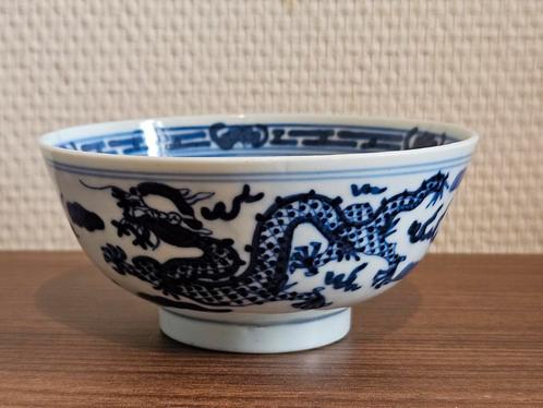 Antieke Chinese kom Chinees porselein Kangxi revival draken, Antiek en Kunst, Antiek | Porselein, Ophalen of Verzenden