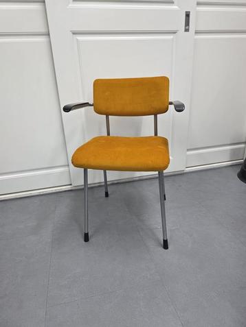 Gispen stoeltje  nieuw gestoffeerd  beschikbaar voor biedingen