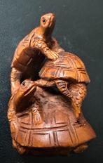 Boxwood Netsuke van drie schildpadjes Japan, Antiek en Kunst, Ophalen of Verzenden