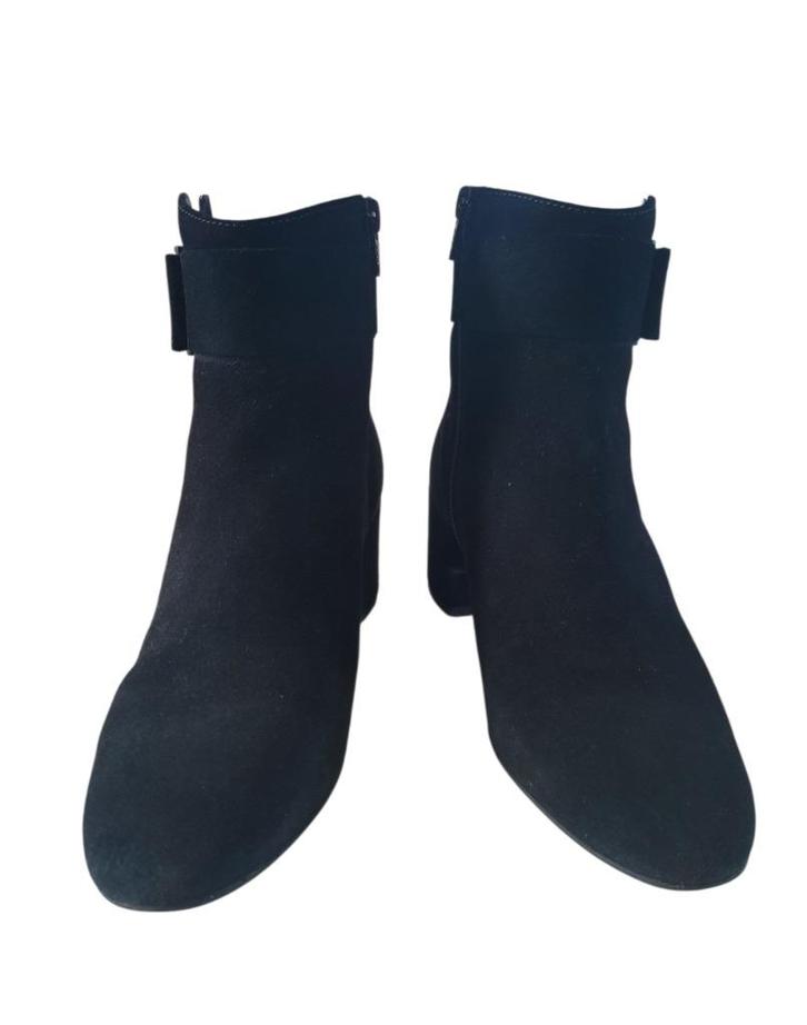 Carmens Enkellaarsjes zwart suède maat 38 - NU 0,99 porto, Kleding | Dames, Schoenen, Zo goed als nieuw, Zwart, Ophalen of Verzenden