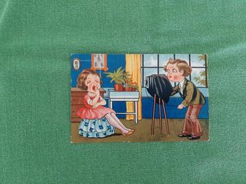 fotograaf, Juffrouw zit model, geeuwend, gelopen, 1932.  Ver beschikbaar voor biedingen