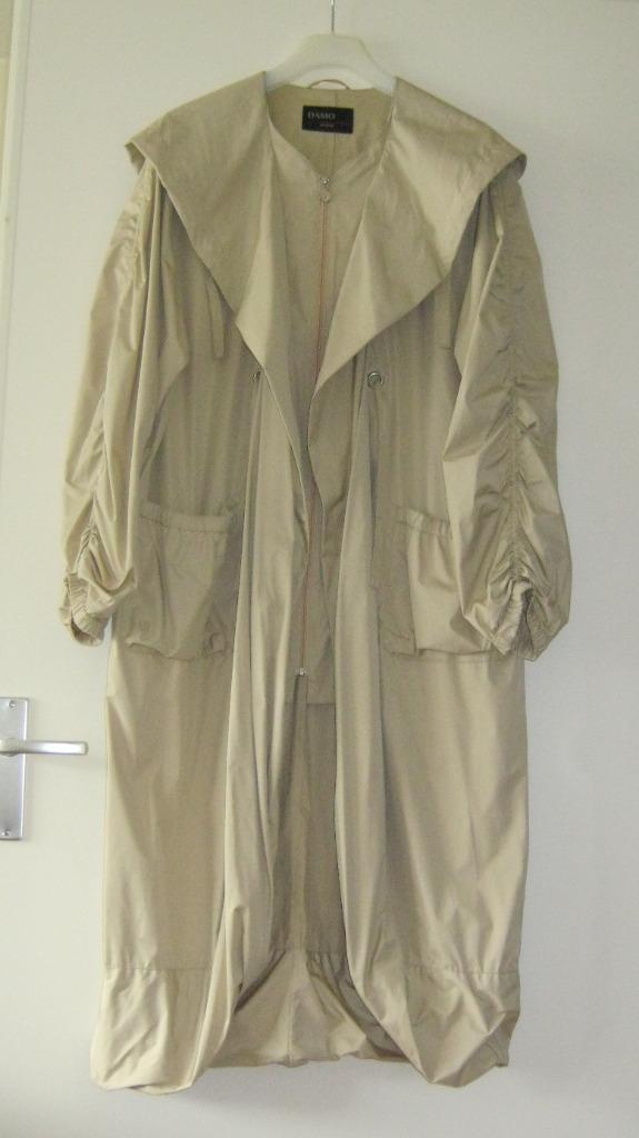 NIEUWE lange beige jas met grote kraag van Damo Donna, mt.44, Kleding | Dames, Jassen | Zomer, Nieuw, Maat 42/44 (L), Beige, Ophalen of Verzenden