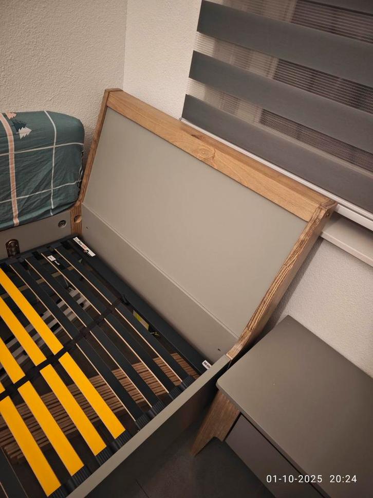 Eenpersoons Bed 90x200 met Nachtkastje. Exclusief lattenbode, Huis en Inrichting, Slaapkamer | Bedden, Zo goed als nieuw, Eenpersoons