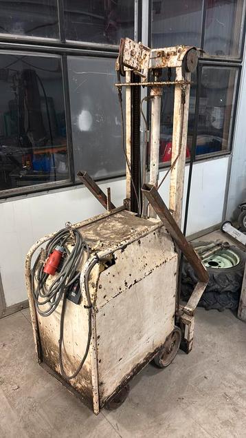 Mini heftruck lift beschikbaar voor biedingen