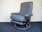 NIEUWSTAAT Stressless Atlantic Power grijs leder medium, Huis en Inrichting, Fauteuils, Ophalen, Zo goed als nieuw, Metaal