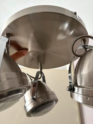 Ronde plafondlamp met 3 spots beschikbaar voor biedingen