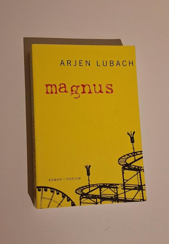 Arjen Lubach - Magnus, Boeken, Literatuur, Zo goed als nieuw, Nederland, Ophalen of Verzenden