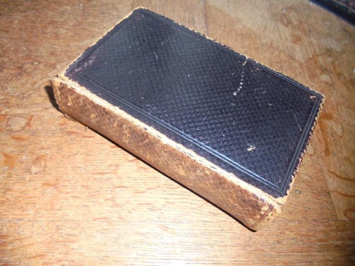 1869 missaal testament (RBij4-7), Boeken, Godsdienst en Theologie, Ophalen of Verzenden